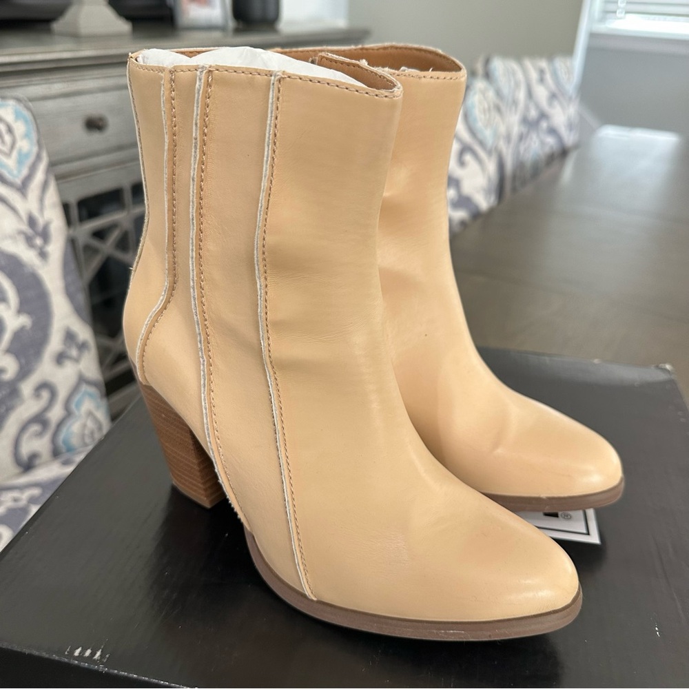 NIB Women's Code West Tan Nude Ankle Boots Size 6